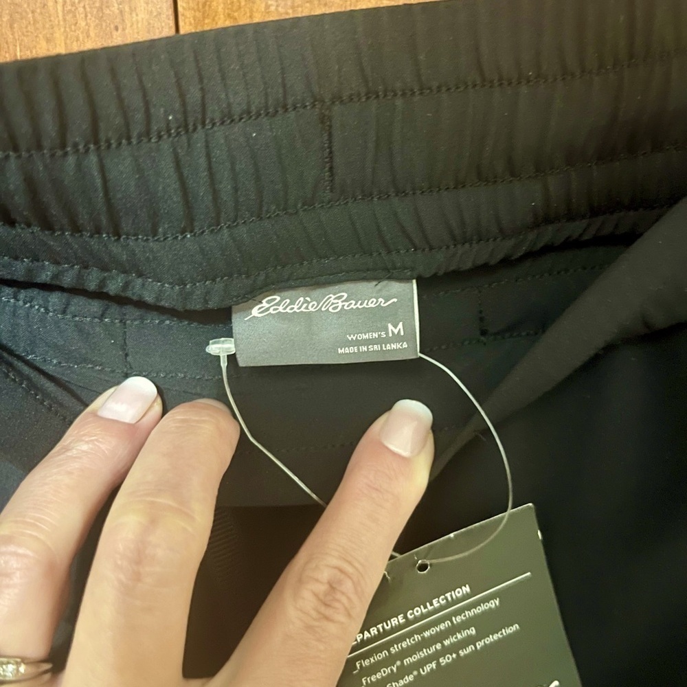 NWT Eddie Bauer Women’s Black Capris - Med - Picture 2 of 9